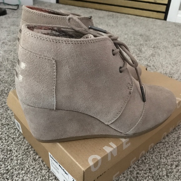 Authentic Toms size US 7 - Picture 2 of 6